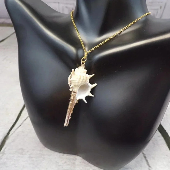 Spiked Golden Conch Shell Necklace - Picture 6 of 6